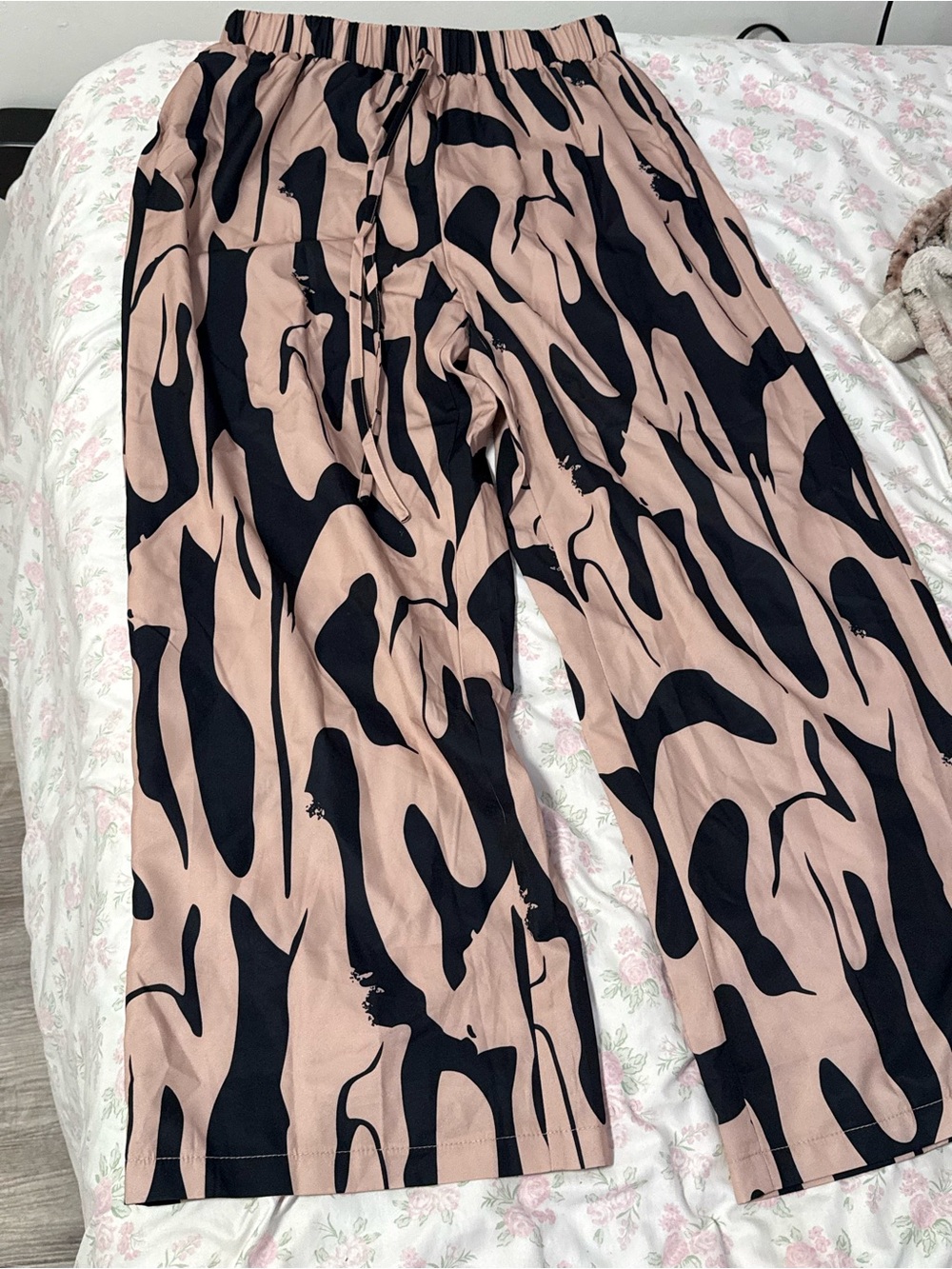 Fashion Nova Taupe & Black Abstract Wide Leg Pants - Picture 6 of 7
